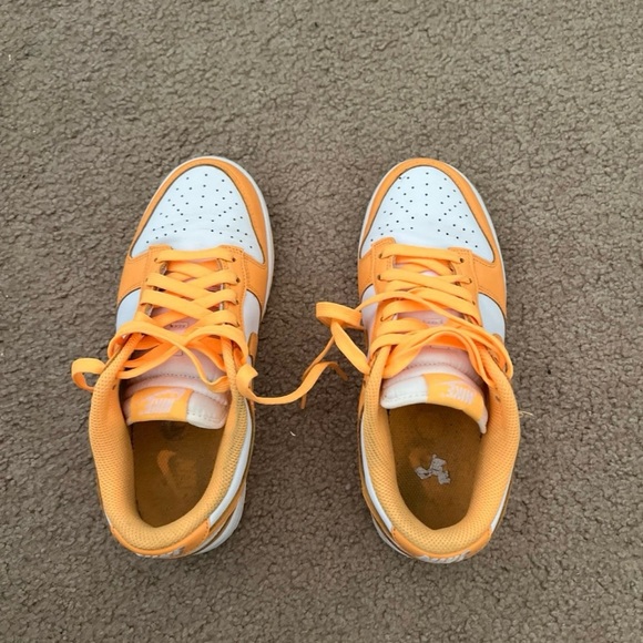 Nike Dunks low “peach cream” - Picture 2 of 3